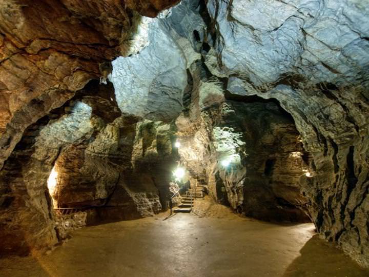 70 Best Days Out in the Peak District: Blue John Cavern 1